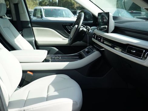 New 2026 Lincoln Aviator AWD image 9