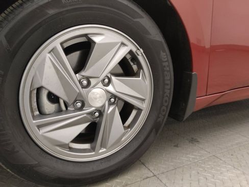 Used 2025 Hyundai Elantra SE image 31