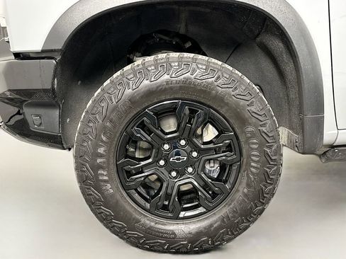 Used 2025 Chevrolet Silverado 1500 ZR2 w/ Technology Package image 32