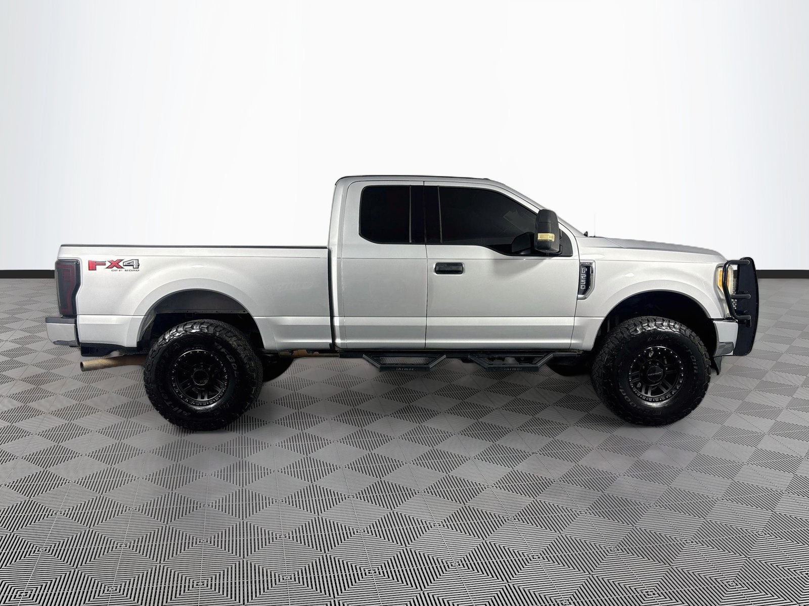 Used 2017 Ford F250 XLT w/ FX4 Off-Road Package AWD/4WD image 8