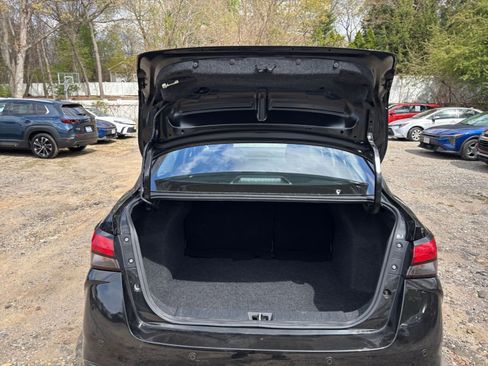 Used 2025 Nissan Versa SV image 32