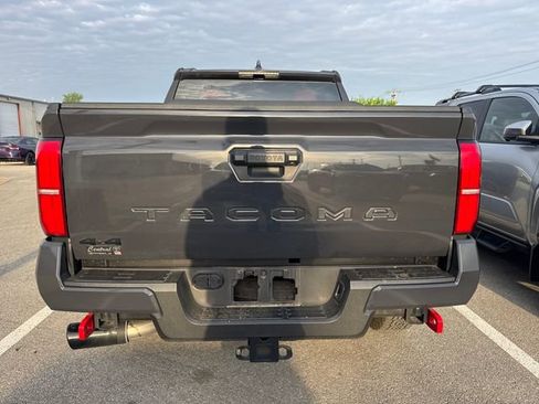 Used 2024 Toyota Tacoma TRD Off-Road image 5