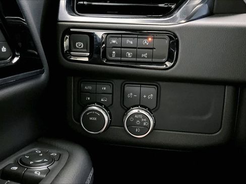 Used 2025 GMC Yukon XL Denali w/ Sun & Power Step Package image 36