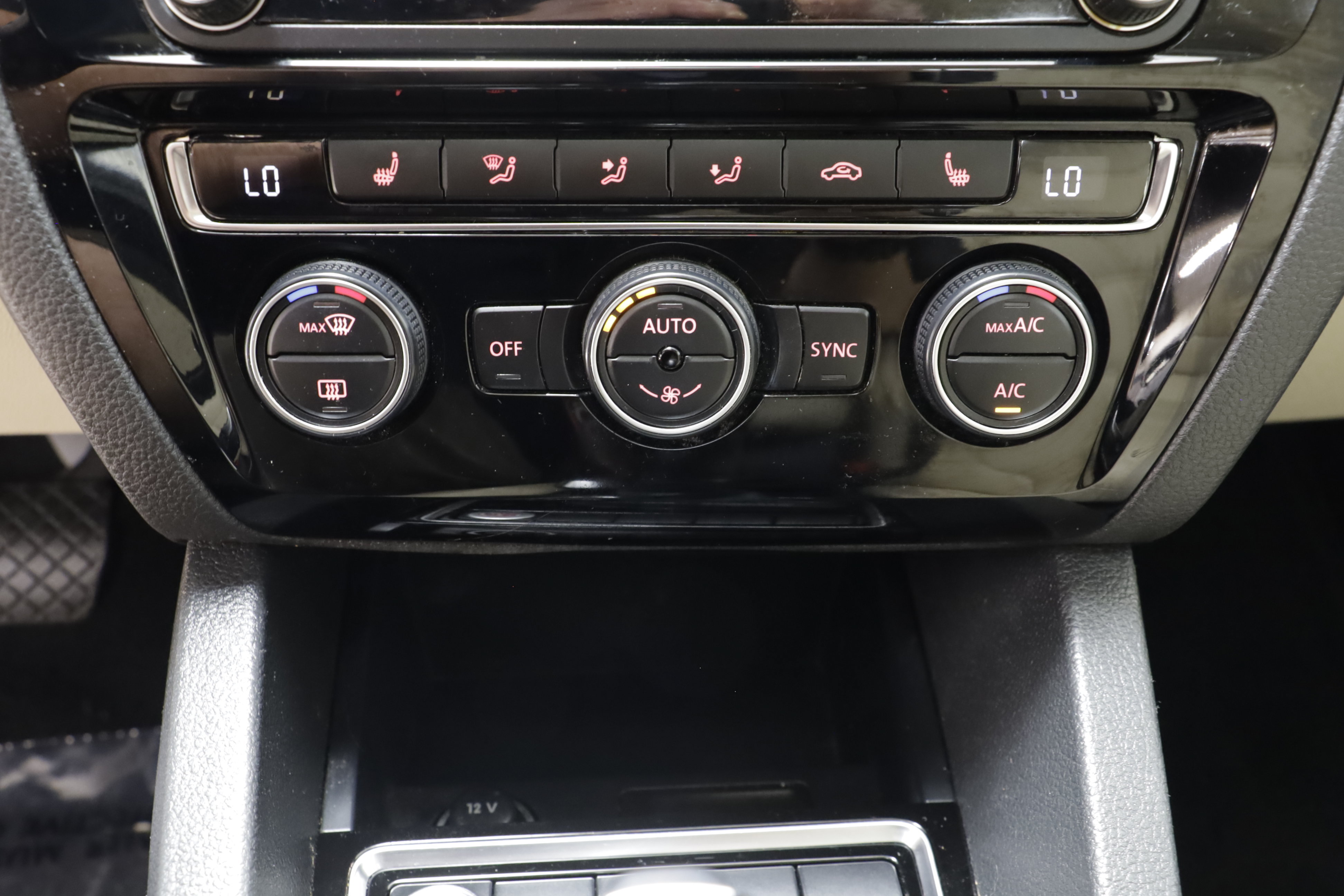 Used 2017 Volkswagen Jetta SEL FWD image 13