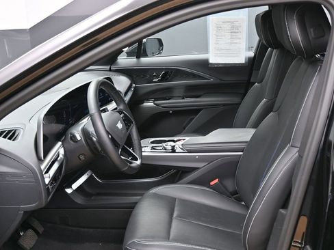 Used 2024 Cadillac Lyriq Luxury AWD/4WD image 17