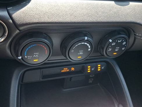 Used 2025 MAZDA MX-5 Miata Club w/ Weather Package RWD image 18