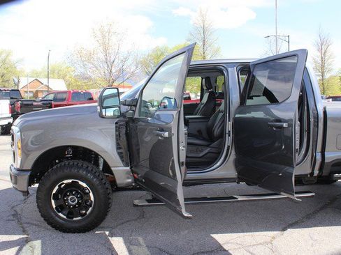 Used 2025 Ford F350 Lariat w/ Tremor Off-Road Package image 11