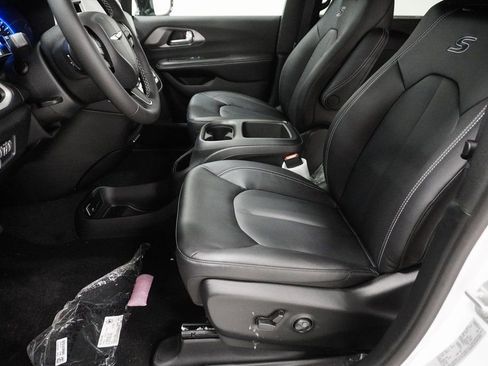New 2026 Chrysler Pacifica Select image 11