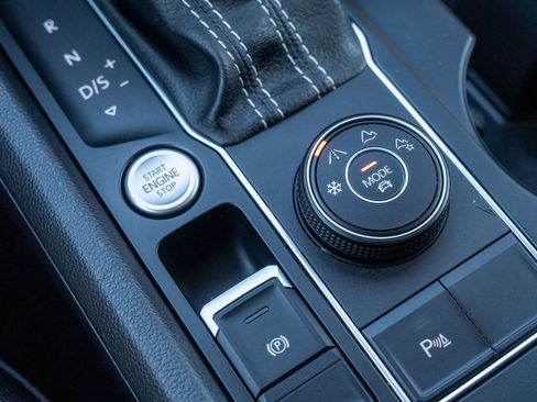 Used 2021 Volkswagen Atlas SE w/ Panoramic Sunroof Package image 31