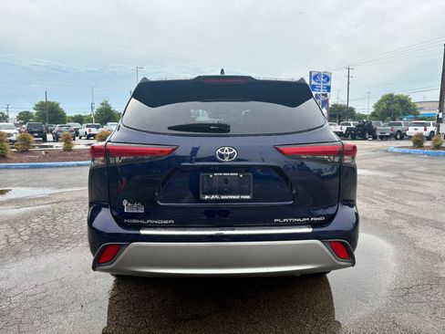Used 2021 Toyota Highlander Platinum AWD/4WD image 3