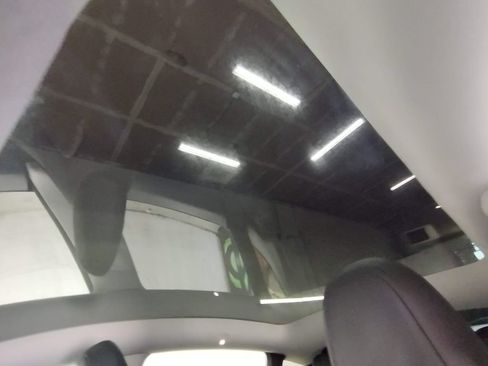 Used 2024 Tesla Model Y Long Range AWD/4WD image 21