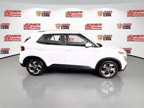 Certified 2024 Hyundai Venue SEL image 17
