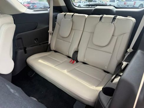 Used 2020 Ford Explorer Platinum w/ Premium Technology Package AWD/4WD image 18