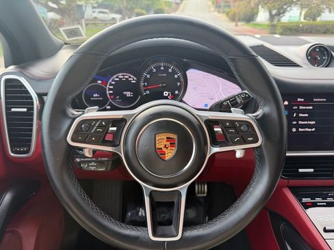 Used 2022 Porsche Cayenne S Platinum AWD/4WD image 23