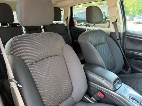 Used 2018 Dodge Journey SE w/ Blacktop Package FWD image 19