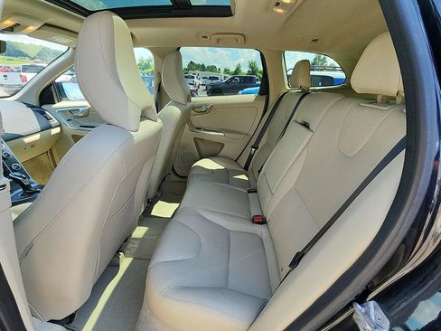 Used 2015 Volvo XC60 T6 AWD/4WD image 10