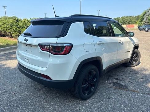 Used 2018 Jeep Compass Latitude w/ Popular Equipment Group AWD/4WD image 3