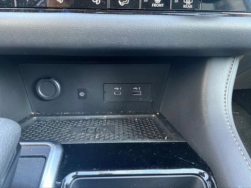 Used 2024 Nissan Pathfinder SL AWD/4WD image 18