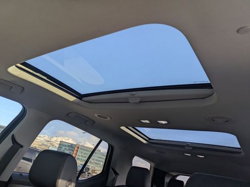 Used 2021 Chevrolet Traverse Premier w/ Redline Edition image 23