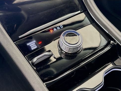 Used 2023 Jeep Grand Cherokee Limited w/ Luxury Tech Group II image 18