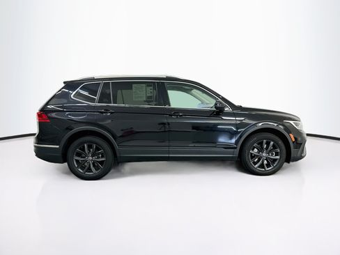 Used 2024 Volkswagen Tiguan SE AWD/4WD image 10