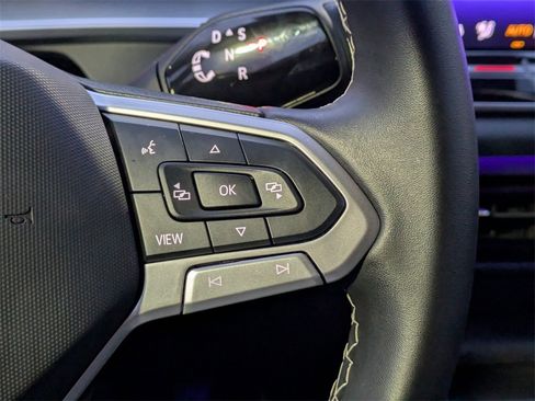 Used 2025 Volkswagen Tiguan SE image 27