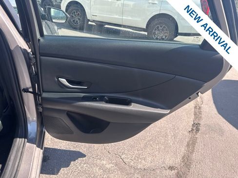 Used 2023 Hyundai Elantra SEL w/ Convenience Package FWD image 12