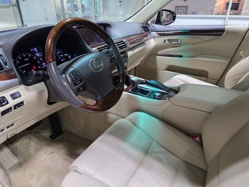 Used 2013 Lexus LS 460 w/ Comfort Pkg RWD image 16
