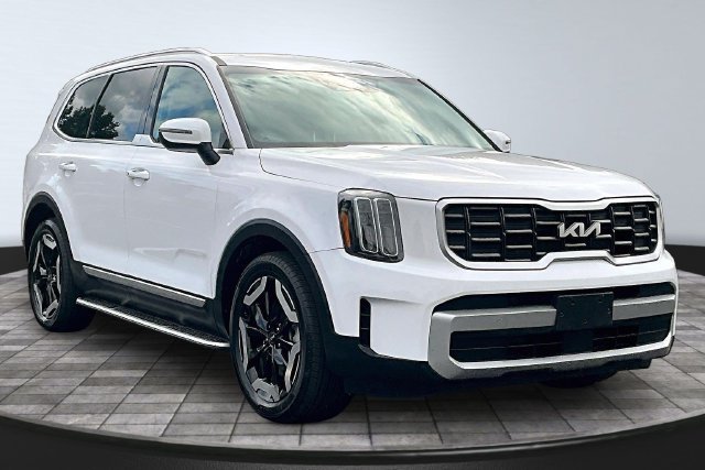 Certified 2023 Kia Telluride S w/ S Sunroof Package AWD/4WD image 3