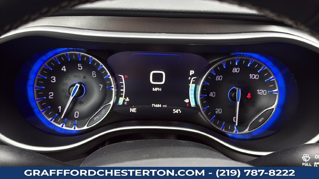 Used 2024 Chrysler Pacifica Touring-L FWD image 21