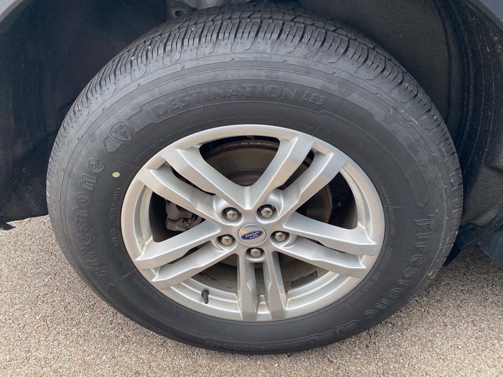 Used 2023 Ford Explorer XLT w/ Equipment Group 202A AWD/4WD image 8