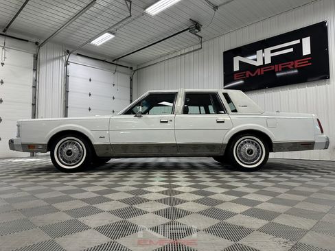 Used 1988 Lincoln Town Car Signature image 10