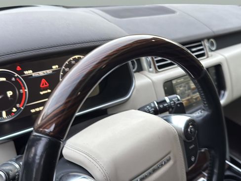 Used 2016 Land Rover Range Rover HSE image 31