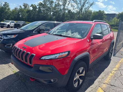 Used 2018 Jeep Cherokee Trailhawk w/ Comfort/Convenience Group AWD/4WD image 28