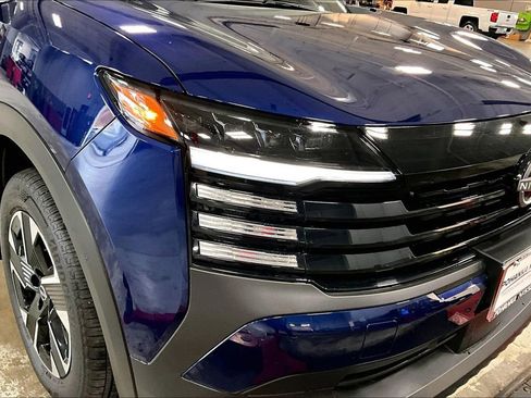 Certified 2025 Nissan Kicks SV image 9