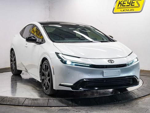 Used 2024 Toyota Prius Prime FWD image 2
