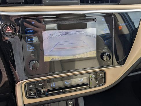 Used 2019 Toyota Corolla LE image 12