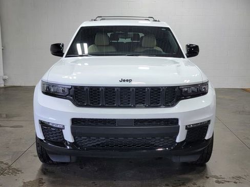 Used 2024 Jeep Grand Cherokee L Limited w/ Black Appearance Package AWD/4WD image 3