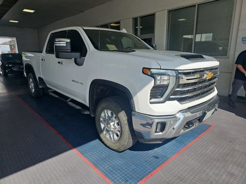 Used 2025 Chevrolet Silverado 2500 LTZ w/ LTZ Convenience Package AWD/4WD image 2