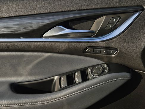 Used 2024 Buick Enclave Premium image 26