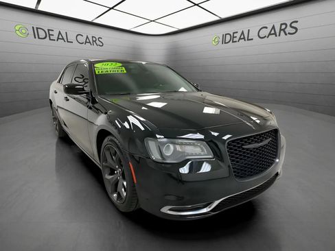 Used 2022 Chrysler 300 Touring w/ Sport Appearance Package RWD image 3