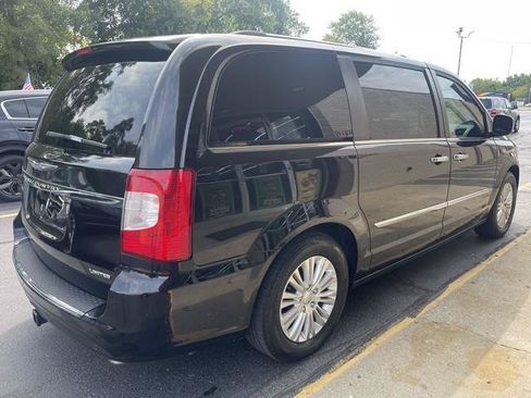 Used 2015 Chrysler Town & Country Limited Platinum w/ Trailer Tow Group FWD image 5