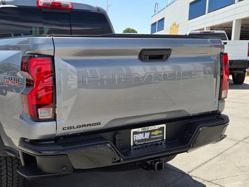Certified 2024 Chevrolet Colorado Trail Boss w/ Technology Package AWD/4WD image 5