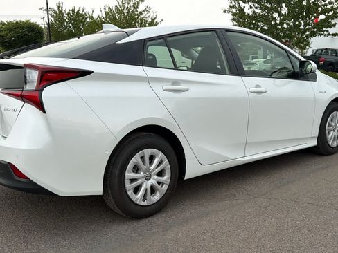 Used 2022 Toyota Prius LE FWD image 4