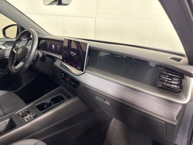 Used 2025 Volkswagen Tiguan SE R-Line AWD/4WD image 32