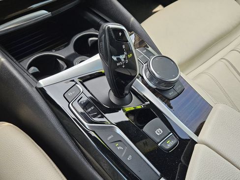 Used 2018 BMW 530e RWD image 23