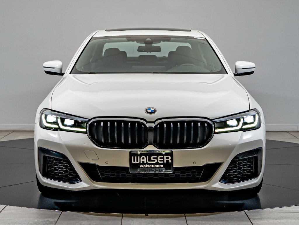 Used 2022 BMW 540i w/ M Sport Package RWD image 2