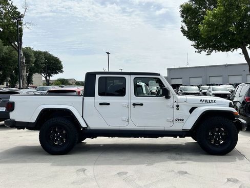 Used 2021 Jeep Gladiator Sport AWD/4WD image 3