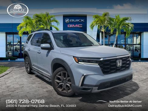 Used 2024 Honda Pilot Touring image 1
