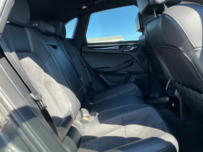 Used 2015 Porsche Macan S AWD/4WD image 40